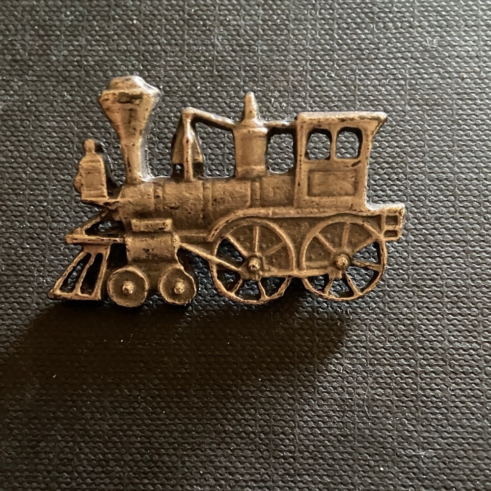 Vintage Train Locomotive Engine Gold tone Brass Brooch pin Jason nice well-made